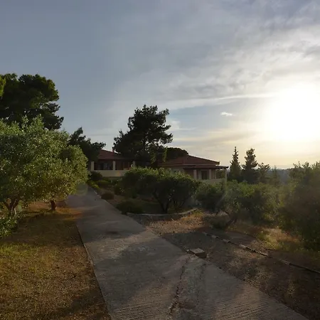 Летний дом Filoxenos Estia-houses